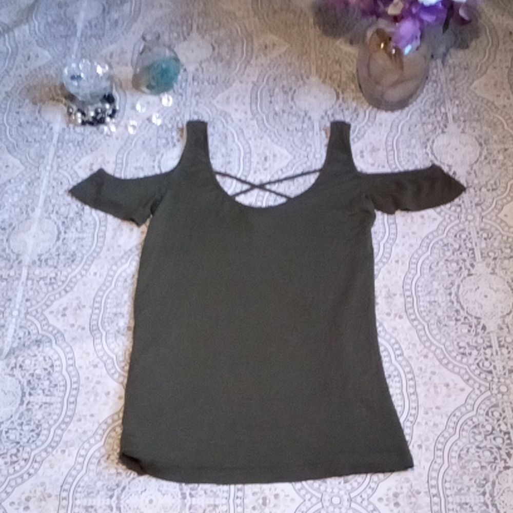 CUT out, criss cross back top - Picture 2 of 7